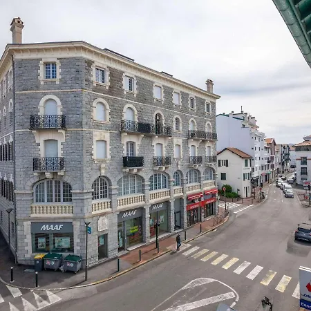 Au Centre-ville De Saint-jean-de-luz, Et Commerces A Proximite - Fr-1-4-651 Apartment *